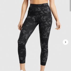 KK Fit 7/8 leggings in black camo.